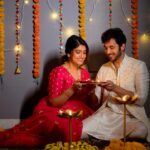 Rasika Sunil Instagram – Sarvanna lakshmipoojan ani narak chaturdashichya hardik shubheccha ❤️ 
Happy Diwali everyone 🤗

Saree by @k2fashioncloset 
Kurta set by @k2fashioncloset
Styled by @ketaki_ashish 
Photoshoot by @deepali_td_official 
Hair by @kirtimakeupexpert 
Jewellery by @aarika_by_chandrika 
Make up by Yours Truly ❤️

#rasikasunil #adibilagi #rasikasunilfc #love #gratitude #happiness #diwali #diya #festivevibes #festivewear