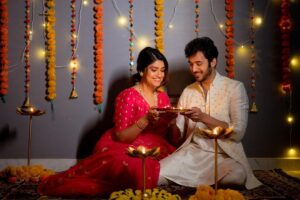 Rasika Sunil Instagram - Sarvanna lakshmipoojan ani narak chaturdashichya hardik shubheccha ❤️ 
Happy Diwali everyone 🤗

Saree by @k2fashioncloset 
Kurta set by @k2fashioncloset
Styled by @ketaki_ashish 
Photoshoot by @deepali_td_official 
Hair by @kirtimakeupexpert 
Jewellery by @aarika_by_chandrika 
Make up by Yours Truly ❤️

#rasikasunil #adibilagi #rasikasunilfc #love #gratitude #happiness #diwali #diya #festivevibes #festivewear