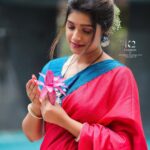 Rasika Sunil Instagram - आजचा रंग : गुलाबी हा रंग प्रेमाचे,सुंदरतेचे आणि कोमलतेचे प्रतीक आहे..हा रंग आपल्या मनात ऊर्जा आणि उत्साह निर्माण करतो..गुलाबी रंगाचं आणि स्त्री चं खूप जवळचं नातं आहे..हा रंग स्त्री ला नेहमी आकर्षित करतो..चिमुरड्यांपासून अगदी आपल्या आजी पर्यंत प्रत्येक स्त्री ला गुलाबी रंगाची भुरळ पडते.या रंगाप्रमाणे तुमच्या नात्यांतील गोडवा कायम असाच वाढत राहून तुमचं कुटुंब सदा सुख समृद्धीने नांदो.. - नित्यश्री ज्ञानलक्ष्मी. @nityashree19 Saree and blouse by @k2fashioncloset Concept & Style by @ketaki_ashish @stylebyk2 Hair by @priyankapore_makeupartist @priyajadhav_makeupartist Jewelery by @shreyacreation16 Photo : @vikrantmumbaikar Video : @royalframez & @sagar_geedh Lights: @sushant.7373 MUA: Yours truly ❤️ Managed by @prernaasuryawanshi Assisted by @poojatayde ‼️ This Top, Design and Image is Subjected to Copyright ©️ ‼️P.S : Do not use this Image and Design without any Permission.! Stay tuned & stay safe