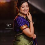 Rasika Sunil Instagram - आजचा रंग : हिरवा हा रंग निसर्ग मातेचा आहे..त्याचबरोबर समृद्धीचे,सौभाग्याचे आणि सुसंवादाचे प्रतीक म्हणून देखील हिरव्या रंगाची ओळख आहे..हिरव्यागार निसर्गाकडे पाहिल्यावर जी शीतलता डोळ्यांना स्पर्श करते,जो आनंद मनात घर करतो,ती शीतलता आणि तो आनंद सदा तुमच्या आयुष्यात बहरत राहो.. - नित्यश्री ज्ञानलक्ष्मी. @nityashree19 Saree and blouse by @k2fashioncloset Concept & Style by @ketaki_ashish @stylebyk2 Hair by @priyankapore_makeupartist @priyajadhav_makeupartist Jewelery by @kankshinistudio Photo : @vikrantmumbaikar Video : @royalframez & @sagar_geedh Lights: @sushant.7373 MUA: Yours truly ❤️ Managed by @prernaasuryawanshi Assisted by @poojatayde ‼️ This Top, Design and Image is Subjected to Copyright ©️ ‼️P.S : Do not use this Image and Design without any Permission.! Stay tuned & stay safe