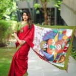 Rasika Sunil Instagram - आजचा रंग : लाल लाल रंग शौर्याचे ,धैर्याचे आणि संघर्षाचे प्रतीक म्हणून ओळखला जातो..लाल रंगापासून प्राप्त होणारी सकारात्मकता तुमच्या प्रत्येक कार्यात तुम्हांला भरभरून यश देवो..देवी लक्ष्मीचा सर्वाधिक प्रिय म्हणून ओळखला जाणारा लाल रंग वाईट प्रवृत्तींपासून तुमचे सदा रक्षण करो.. - नित्यश्री ज्ञानलक्ष्मी. @nityashree19 Saree and blouse by @k2fashioncloset Concept & Style by @ketaki_ashish @stylebyk2 Hair by @priyankapore_makeupartist @priyajadhav_makeupartist Jewelery by @shreyacreation16 Photo : @vikrantmumbaikar Video : @royalframez & @sagar_geedh Lights: @sushant.7373 MUA: Yours truly ❤️ Managed by @prernaasuryawanshi Assisted by @poojatayde ‼️ This Top, Design and Image is Subjected to Copyright ©️ ‼️P.S : Do not use this Image and Design without any Permission.! Stay tuned & stay safe
