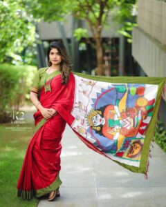 Rasika Sunil Instagram - आजचा रंग : लाल 
  लाल रंग शौर्याचे ,धैर्याचे आणि संघर्षाचे प्रतीक म्हणून ओळखला जातो..लाल रंगापासून प्राप्त होणारी सकारात्मकता तुमच्या प्रत्येक कार्यात तुम्हांला भरभरून यश देवो..देवी लक्ष्मीचा सर्वाधिक प्रिय म्हणून ओळखला जाणारा लाल रंग वाईट प्रवृत्तींपासून तुमचे सदा रक्षण करो..
 - नित्यश्री ज्ञानलक्ष्मी. @nityashree19

Saree and blouse by @k2fashioncloset
Concept & Style by @ketaki_ashish @stylebyk2
Hair by @priyankapore_makeupartist
@priyajadhav_makeupartist
Jewelery by @shreyacreation16
Photo : @vikrantmumbaikar 
Video : @royalframez & @sagar_geedh
Lights: @sushant.7373
MUA: Yours truly ❤️

Managed by @prernaasuryawanshi 
Assisted by @poojatayde 

‼️ This Top, Design and Image is Subjected to Copyright ©️

‼️P.S : Do not use this Image and Design without any Permission.!

Stay tuned & stay safe
