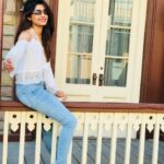 Rasika Sunil Instagram - @hemantdhome21 Kiti perfect bollas! Mi pan Los Angeles chya NYFA madhye Acting related course karayla gele hote ani anek vegveglya deshanmadhle classmates mitra tar zalech pan tyancha kaam baghun pan khup shikta ala. घरापासून दूर गेल्यावर आपण घराच्या अजुन जवळ जातो! Ani swatahachya hi javal yeto! Self love ani confidence mala hya anubhavatna jasta chan gavasle. #घरापासून_दूर Mala @shruti_athavale @muralidarans kadun tyancha anubhav aaikayla avdel