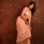 Rasika Sunil Instagram - Peach saree never fails you ❤️ Styled by @stylebyk2 @ketaki_ashish Outfit by @datetheramp Jewellery by @sorayaajewels_ Hair for photoshoot by @nikita_kumavat_makeovers Hair for SNDN by @priyankapore_makeupartist Photos by @sarrikaaaaaa Make up by me ❤️