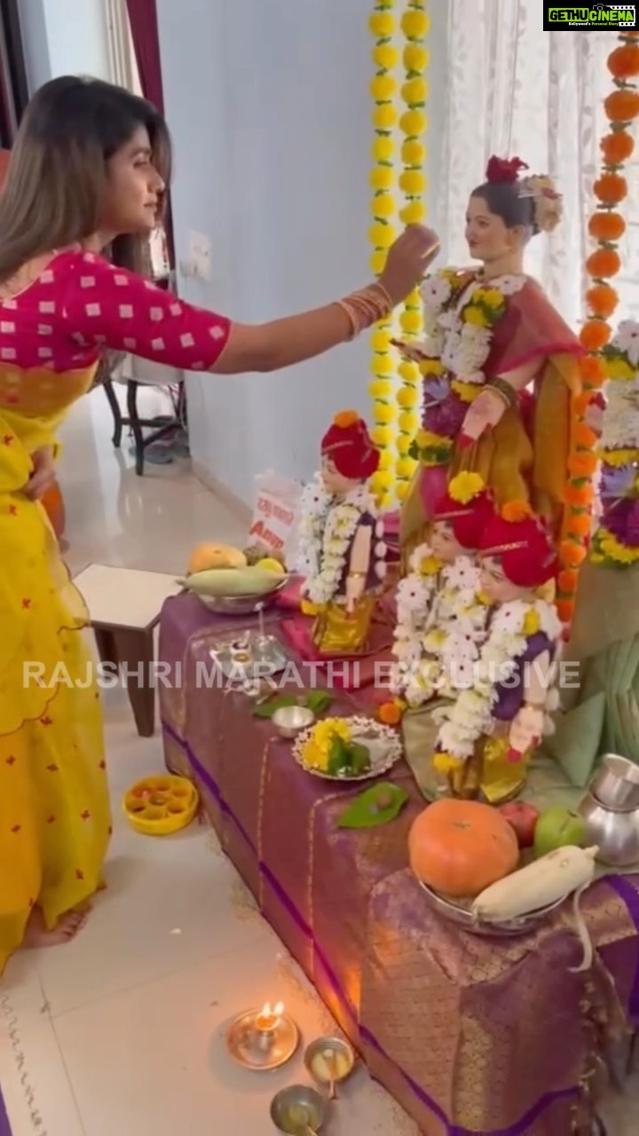 Rasika Sunil Instagram - रसिकाच्या माहेरी पुण्याच्या घरात गौरी आगमन. 🌸