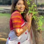 Rasika Sunil Instagram – ❤️ 🌱 

Styled by @k2fashioncloset 
 📸 @manishadhabadgaonkar 

#Rasikasunil #rasikasunilfc #love #gratitude  #happiness #fun #goforit #awesome #ganpati #traditionalwear #saree #sareelove