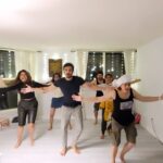 Rasika Sunil Instagram - Can you guess the heroes from their dance steps? 🕺🏽 Chillin’ with my homies 🥳 #chickenwingsdance #rasikasunil #adibilagi #bollywooddance #rasikasunilfc #ontario #canada #family #dancelovers Ontario Canada