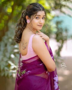 Rasika Sunil Instagram - Summer is here 🌺🌸🌼
Hand painted Orgenza 
Saree by - @k2fashioncloset 
Photography - @yogendra_chavhan 
Make-up - @madhurikhese_makeupartist
Hair - @komalpashankar_makeupartist