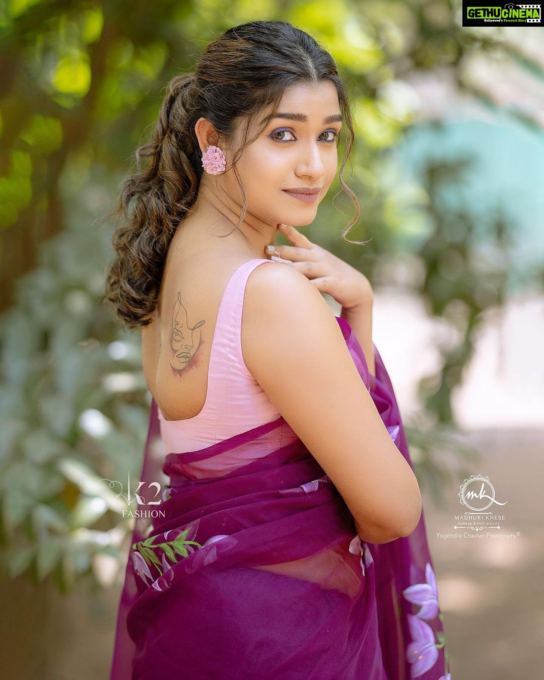 Rasika Sunil - 54.2K Likes - Summer is here 🌺🌸🌼
Hand painted Orgenza
Saree by - @k2fashioncloset
Photography - @yogendra_chavhan
Make-up - @madhurikhese_makeupartist
Hair - @komalpashankar_makeupartist