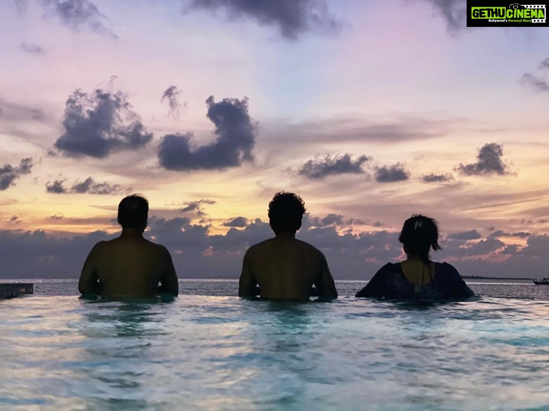 Rasika Sunil Instagram - My No.1 Squad! @sunildhabadgaonkar @yashh_d @manishadhabadgaonkar I was so keen on these three seeing the beautiful waters I had explored a few months before. We got the best villa in @coracoramaldives where they took utmost care of us and made our stay special in every way possible. A bit thank you to @traveltours.in for making my second successful trip to the Maldives in the easiest way possible. #coracoramaldives @blackturtle.reps