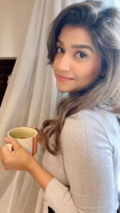 Rasika Sunil Instagram - Asach timepass 
Also this song occupies a major part of my music brain right now ! 
My morning coffee doesn’t start without this song…

#naanpizhai #rasikasunil #rasikasunilfc #morning #coffee #love #home