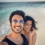 Rasika Sunil Instagram - Nothing but waves interrupting our conversations, is a bliss seldom experienced.❤️ Or else it’s usually the stupid fluctuating network on our video calls ! #longdistancemarriage #rasikasunil #rasikasunilfc #adibilagi #waves #throwback #maldives It’s probably my first time posting a throwback on a Thursday 🤣