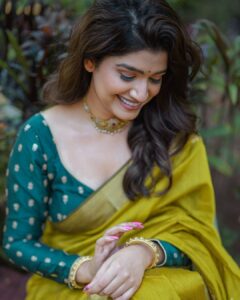 Rasika Sunil Instagram - 💛

Saree by @maiee.sarees 
Blouse by @k2fashioncloset 
Jewellery by @chandrakalm_jewellery
MUA @nikita_kumavat_makeovers
Photoshoot by @bhushanpatil
Style and managed by @ketaki_ashish @stylebyk2