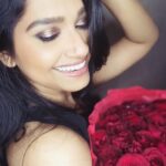 Rasika Sunil Instagram - He is definitely better at expressing and impressing. Message with the flowers was: ‘Happy Valentine’s Day 🐝! Hope you feel as special receiving these flowers as I feel everyday, being in your life. Love you ❤️’ @adi_bilagi don’t make me miss you ♥️ love you more 🤗