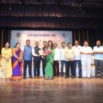 Rasika Sunil Instagram - Thank you for this ❤️ Thane Gaurav haa sanman dilyabaddal dhanyavad ❤️ #rasikasunil #rasikasunilfc #thane #thanegaurav #gratitude #marathi #aabhar 😊🙏🏼