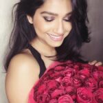 Rasika Sunil Instagram - He is definitely better at expressing and impressing. Message with the flowers was: ‘Happy Valentine’s Day 🐝! Hope you feel as special receiving these flowers as I feel everyday, being in your life. Love you ❤️’ @adi_bilagi don’t make me miss you ♥️ love you more 🤗