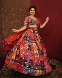 Rasika Sunil Instagram - Styled by @stylebyk2 @ketaki_ashish
Outfit by @kalamandir_thane 
Jewellery by @chandrakalm_Jewellery 
Hair by @priyankapore_makeupartist
Photos by @sarrikaaaaaa