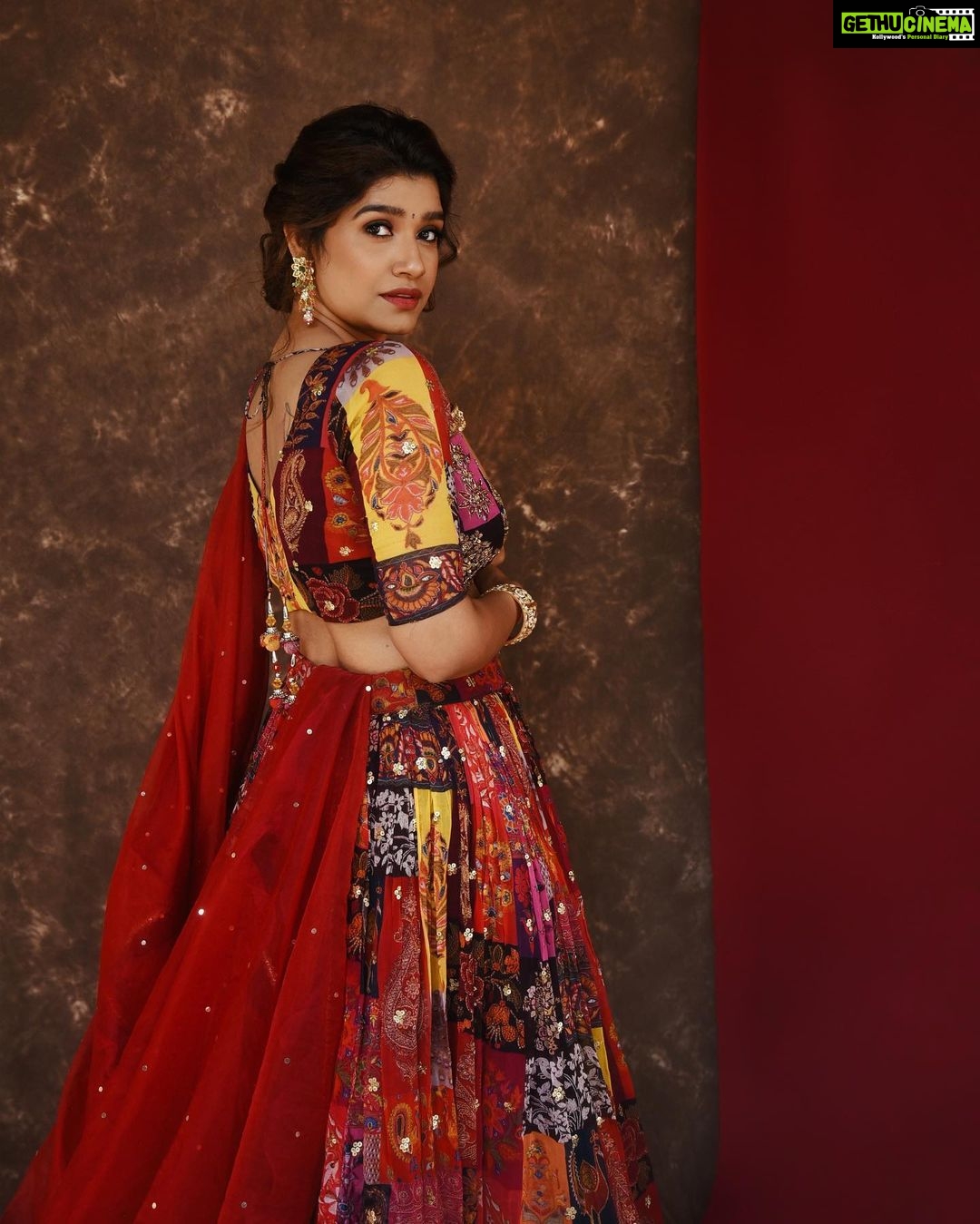 Rasika Sunil Instagram - Styled by @stylebyk2 @ketaki_ashish Outfit by @kalamandir_thane Jewellery by @chandrakalm_Jewellery Hair by @priyankapore_makeupartist Photos by @sarrikaaaaaa