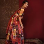 Rasika Sunil Instagram - आवडला का एपिसोड? Styled by @stylebyk2 @ketaki_ashish Outfit by @kalamandir_thane Jewellery by @chandrakalm_Jewellery Hair by @priyankapore_makeupartist Photos by @sarrikaaaaaa