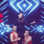Rasika Sunil Instagram - Singing on stage after the longest time! This is a super special performance, @mithileshpatankar rearranged @avadhoot_gupte’s famous song ‘Aaika dajiba’. I got a chance to sing and perform this song on Sur nava dhyas nava, @colorsmarathi Thank you to the talented musicians and backing vocals who made this song super exciting for me to sing ❤️ And of course the choreography team for making it all the more glamorous ❤️❤️ Act Choreographed by #NanuChetan @chetannanu @iam_chetanshigwan  #Team @rushikesh_impure_nupurs @pawan_tatkare @rahul8306 @bhavana.jalgaonkar @purva_salekar_ @samtaamane27 @akshay_dupade_007 @ekviraproductions