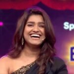 Rasika Sunil Instagram - महाराष्ट्राच्या मनावर राज्य करायला येतेय 'सूर नवा ध्यास नवा'ची नवी अँकर - रसिका सुनील! पाहा 'सूर नवा ध्यास नवा - आवाज तरुणाईचा ग्रँड प्रीमियर' ,शनि - रवि, 7 ऑक्टोबरपासून, रात्री 9 वाजता कलर्स मराठीवर आणि कधीही #Jio Cinema वर. #DholkichyaTalavar #SurNavaDhyasNava #Colorsmarathi #RangManalaBhidnare