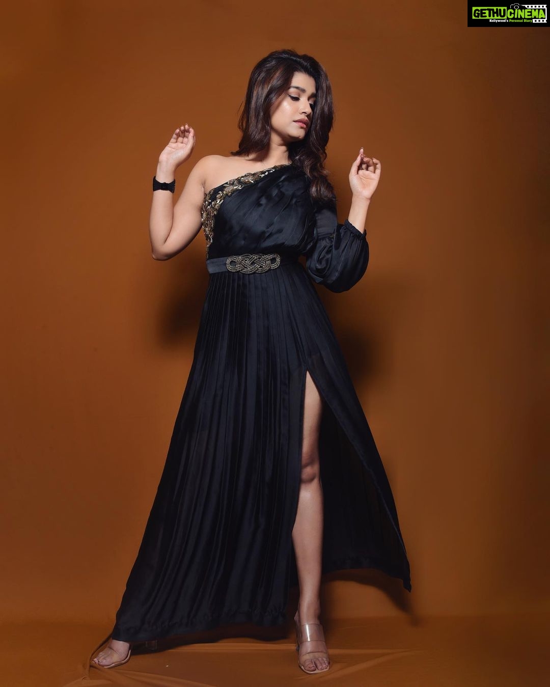 Rasika Sunil Instagram - Styled by @stylebyk2 @ketaki_ashish Outfit by @labelsimrankatyal Jewellery by @sorayaajewels_ Hair by @meghana_makeupartist Photos by @sarrikaaaaaa Make up by me