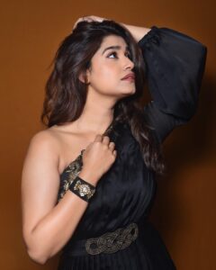 Rasika Sunil Instagram - Stay tuned ❤️

Styled by @stylebyk2 @ketaki_ashish
Outfit by @labelsimrankatyal
Jewellery by @sorayaajewels_
Hair by @meghana_makeupartist 
Photos by @sarrikaaaaaa
Make up by me