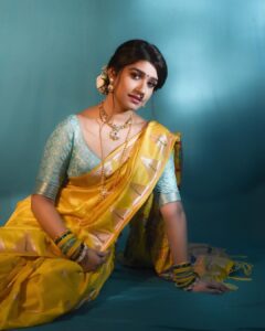 Rasika Sunil Instagram - Zee Marathi Ganeshostav 2023

Styling @nehachaudhary_ 
Hair by @priyankapore_makeupartist 
Clicked by @sarrikaaaaaa 
Saree: @aaishvy_designs
Jewellery: @kankshinistudio
@treasureboxforyou