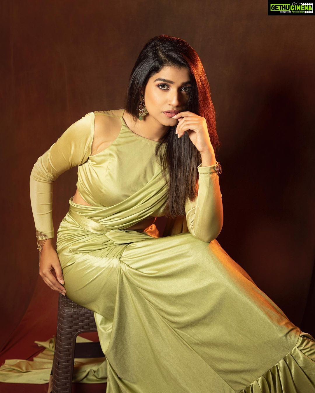 Rasika Sunil - 47.2K Likes - ❤️
Styled and managed by @ketaki_ashish @stylebyk2
Outfit by @aatarahindia
Jewellery by @aarika_by_chandrika
Hair by @priyankapore_makeupartist
Picture by @mirrorcraftbynamit