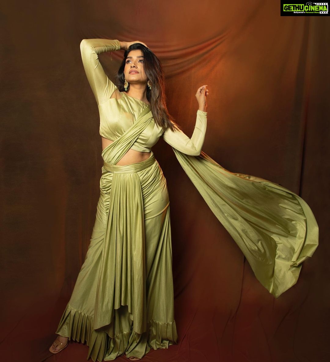 Rasika Sunil Instagram - ❤️ Styled and managed by @ketaki_ashish @stylebyk2 Outfit by @aatarahindia Jewellery by @aarika_by_chandrika Hair by @priyankapore_makeupartist Picture by @mirrorcraftbynamit