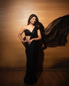 Rasika Sunil Instagram - Outfits that make you shine ❤️

Celebrating my talented team❤️ 
Styled and managed by @ketaki_ashish @stylebyk2
Outfit by @moresha_sameera_dalvi
Jewellery by @sorayaajewels_
MUA @priyankapore_makeupartist 
Photoshoot by @mirriorcraftfilms