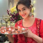 Rati Pandey Instagram – Happy Diwali apno ke sang❤️❤️❤️❤️
.
.
.
#happydiwali #2023 #instareels #ratipandeyworld #family