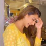 Rati Pandey Instagram – When unwanted men are after me,,,,Expressing my reaction through this video💁🏻‍♀️..Samjhne wale Samajh jao❤️
.
.
.
.
.
 #ratpandeyreels #instareels #ratipandey #funnyreels #justforfun #bollywoodsongs