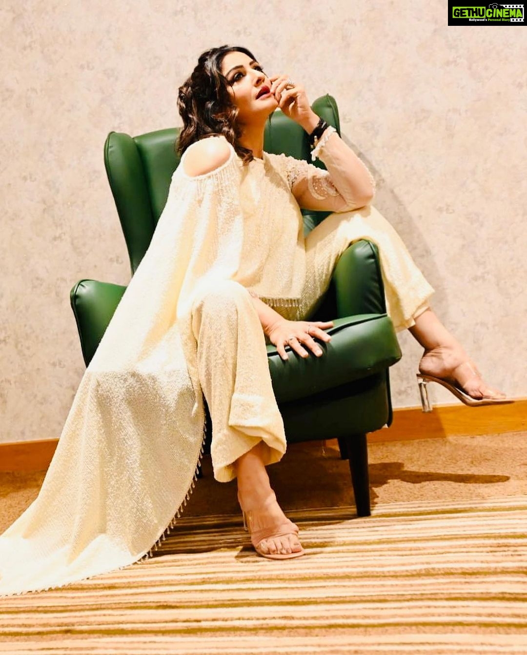 Raveena Tandon Instagram - #mood #diljhoomjhoom❣️