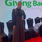 Raveena Tandon Instagram - All about yesterday . Honoured and grateful to be felicitated at the Society Achiever’s Giving back Forum & Felicitations Mumbai. Rudra Foundation is very grateful and Thanks you for the love and appreciation. Society & all of its Stalwarts, Backbones, Sung and Unsung heroes 🤍 Mumbai, Maharashtra