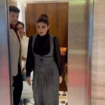 Raveena Tandon Instagram - All about yesterday . Honoured and grateful to be felicitated at the Society Achiever’s Giving back Forum & Felicitations Mumbai. Rudra Foundation is very grateful and Thanks you for the love and appreciation. Society & all of its Stalwarts, Backbones, Sung and Unsung heroes 🤍 Mumbai, Maharashtra