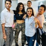 Raveena Tandon Instagram - Itni excitement, ke humlog ne apna hi BTS banaliya! The fun behind the scenes… hard work, a good team, and great memories forever... the welcome team... ♥️ #nofilter Mumbai, Maharashtra