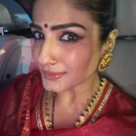 Raveena Tandon Instagram - Ashtami with #matarani and my #betirani .. thank you my dearest @bindiyadutta6 @siddhid11 @nidhiduttaofficial @binnoykgandhi #jpsaab for being amazing hosts always ♥️ Outfit- @theloom.in