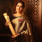 Raveena Tandon Instagram - ♥️ The journey ….Pathar ke Phool gave me the opportunity for which I will be eternally grateful. To open up this beautiful world of cinematic dreams , for a teenager to now .. it’s given me all. #nationalcinemaday Mumbai, Maharashtra