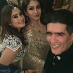 Raveena Tandon Instagram - In #MM with #MM ♥️! The #OG gang always … ! ♥️ the host with the most @manishmalhotra05 ♥️ दीपावली की शुभ रात्रियों का आरंभ! 🎉🙏🏻🪔🕉️🙏🏻 Glam by- @sshurakhan 📸- @kakali_das_photography