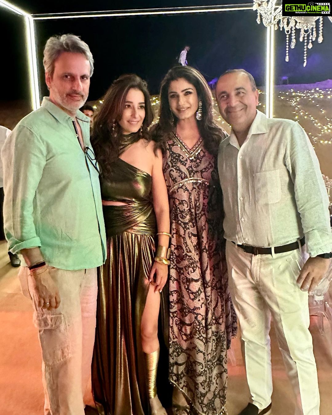 Raveena Tandon Instagram - What a wonderful celebration of milestones achieved .. with friends and family.. here’s wishing you a very happy birthday again my dear friend @namhind ! #desertnights #jaisalmer #mehbooba this track now will always remind me of this night! 😂😁♥️ Jaisalmer Dessert