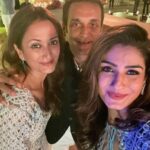 Raveena Tandon Instagram - What a wonderful celebration of milestones achieved .. with friends and family.. here’s wishing you a very happy birthday again my dear friend @namhind ! #desertnights #jaisalmer #mehbooba this track now will always remind me of this night! 😂😁♥️ Jaisalmer Dessert