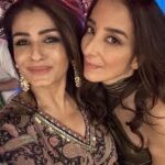 Raveena Tandon Instagram - What a wonderful celebration of milestones achieved .. with friends and family.. here’s wishing you a very happy birthday again my dear friend @namhind ! #desertnights #jaisalmer #mehbooba this track now will always remind me of this night! 😂😁♥️ Jaisalmer Dessert