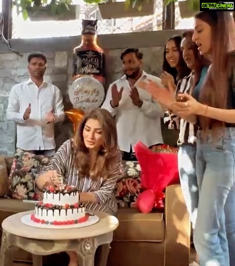 Raveena Tandon Instagram - And that’s how it went .. the birthday week … and still continuing ♥️ thank you all my lovelies for the fabulous cakes flowers love and wishes ♥️♥️♥️♥️♥️♥️ Mumbai, Maharashtra