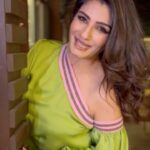 Raveena Tandon Instagram - Mid week .. but weekend blues !!!!♥️🤦🏻‍♀️😂