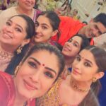 Raveena Tandon Instagram - Ashtami with #matarani and my #betirani .. thank you my dearest @bindiyadutta6 @siddhid11 @nidhiduttaofficial @binnoykgandhi #jpsaab for being amazing hosts always ♥️ Outfit- @theloom.in
