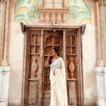 Rebecca Santhosh Instagram - Jaipur series ✨ . . . Saree : Amma’s wardrobe