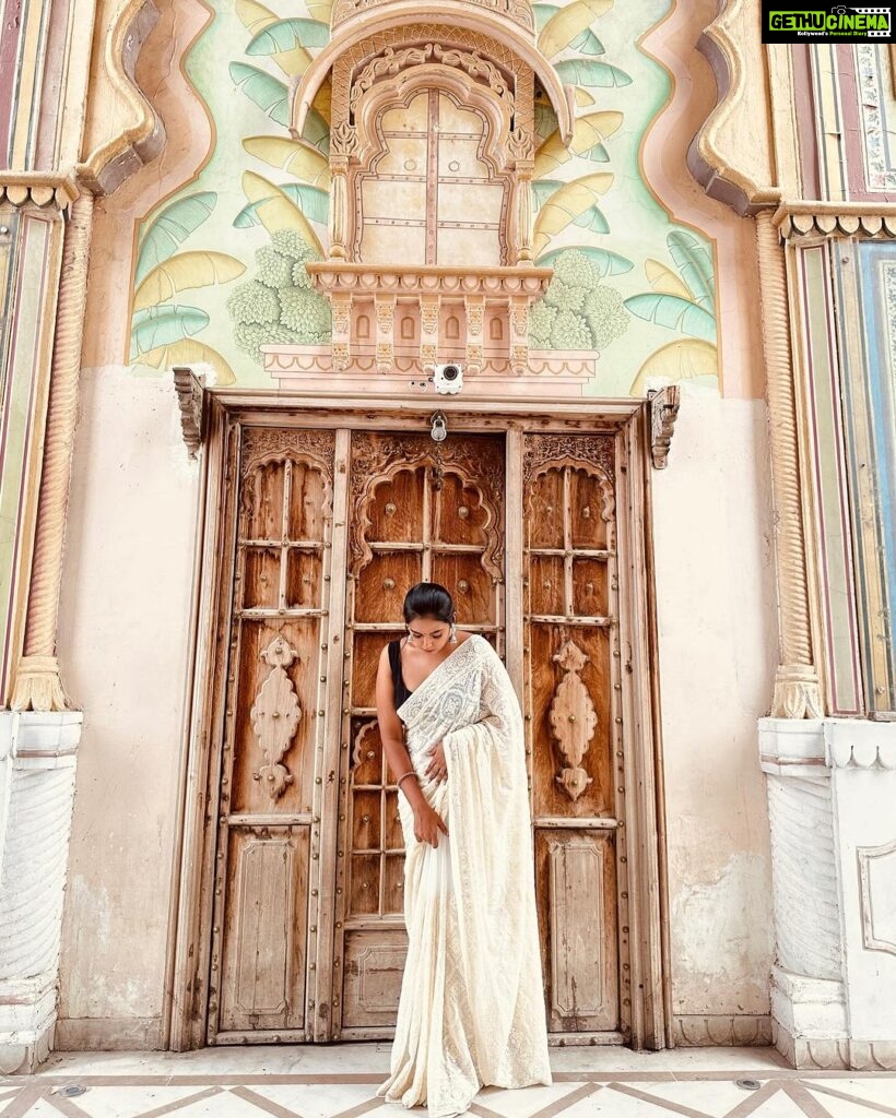Rebecca Santhosh Instagram - Jaipur series ✨ . . . Saree : Amma’s wardrobe