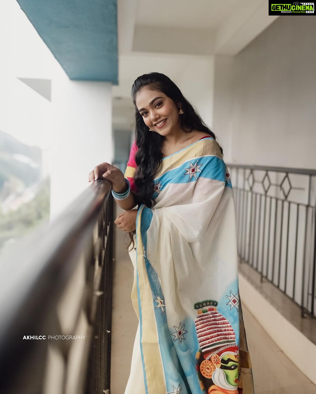 Rebecca Santhosh Instagram - "Simplicity, sophistication, and tradition." . . Saree : @gourishankaram_arts MUH : @akhila_mathwe @touchbyazhaki_ Click by @akhil_cc