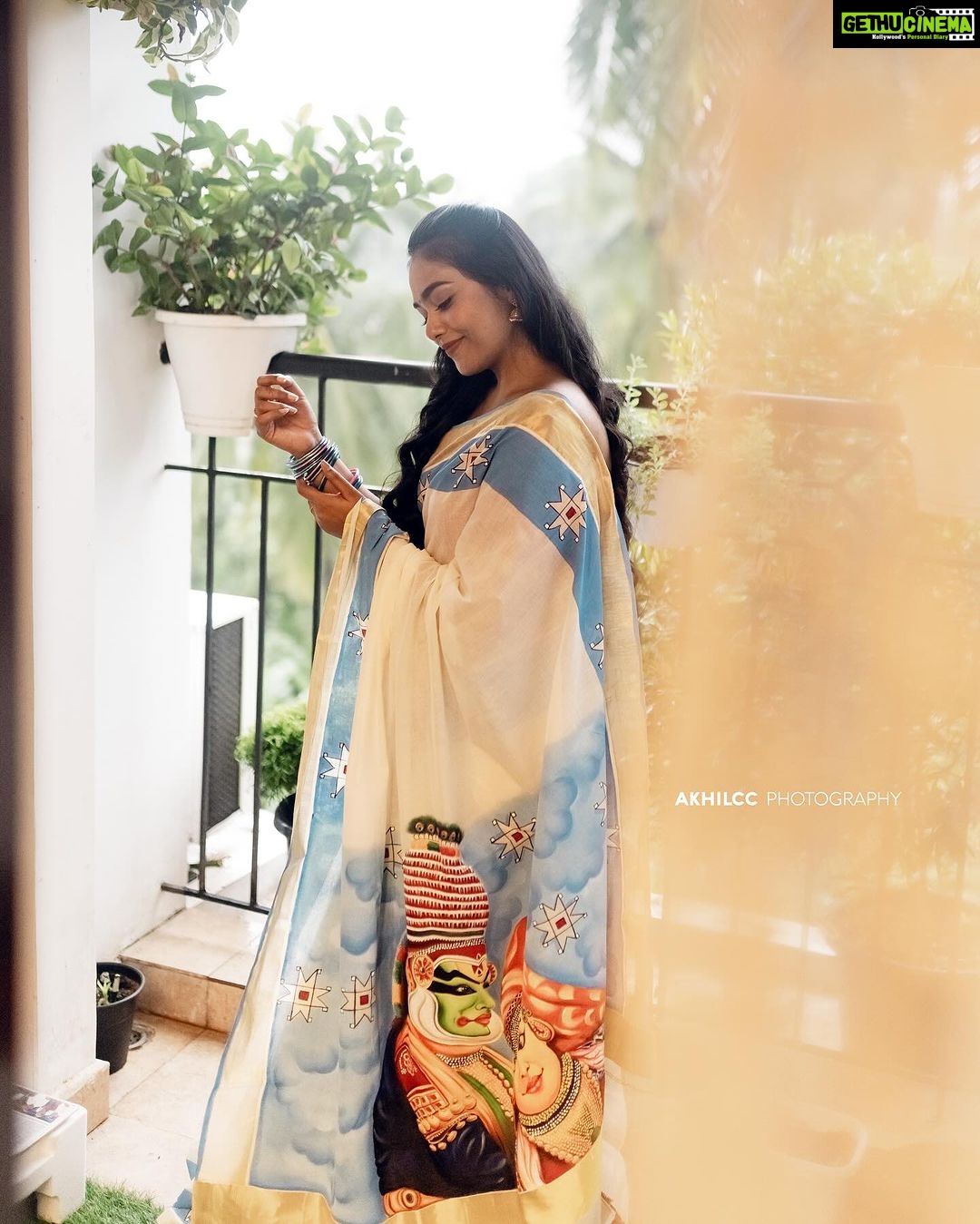 Rebecca Santhosh Instagram - "Simplicity, sophistication, and tradition." . . Saree : @gourishankaram_arts MUH : @akhila_mathwe @touchbyazhaki_ Click by @akhil_cc